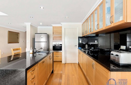 Mandurah Villa | Canalside family-friendly 5BR bedroom villa in the heart of Mandurah