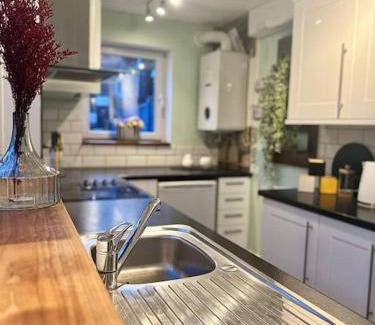 Pontrilas House | Canalside Terrace-Boutique Stay Worcester City