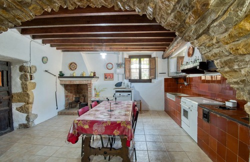 Canapost House | CANAPOST: 16th century farmhouse with private pool