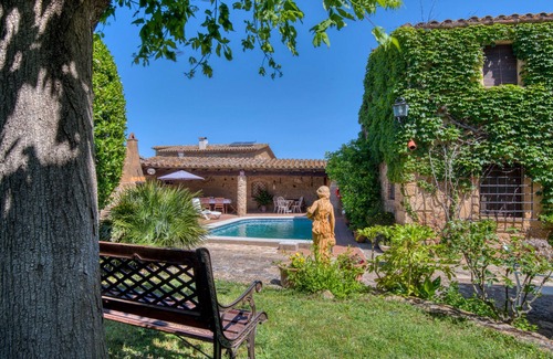 Canapost House | CANAPOST: 16th century farmhouse with private pool