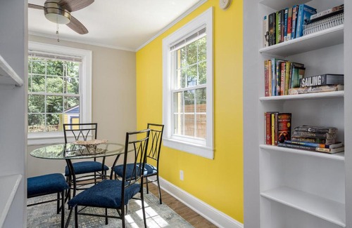 Lindley Park House | Canary Cottage