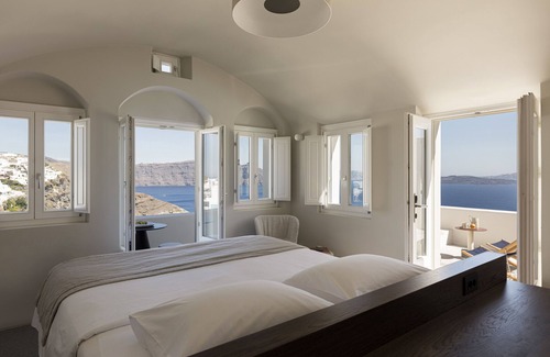 Oia Hotel | Canaves Oia Suites - Small Luxury Hotels of the World