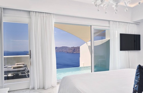 Oia Hotel | Canaves Oia Suites - Small Luxury Hotels of the World