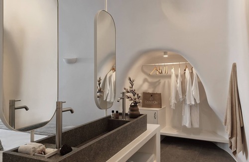 Oia Hotel | Canaves Oia Suites - Small Luxury Hotels of the World