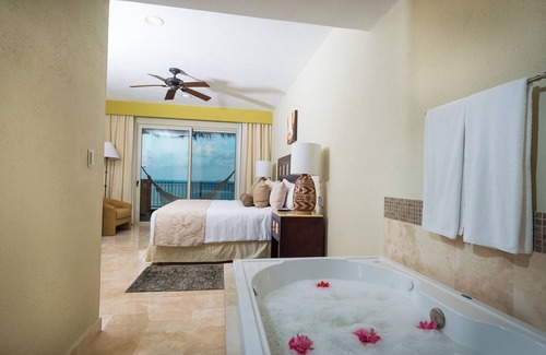 Punta Sam Resort | Cancun 2 Bedroom Oceanfront Penthouse-Spring Break, March 23-30, 2024!