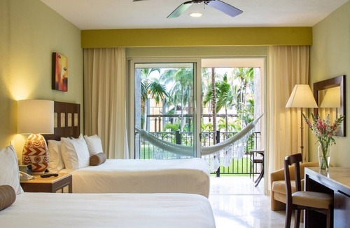 Punta Sam Resort | Cancun 2 BR, 3 Bath. Luxurious comfort & amazing food, amenities & services!
