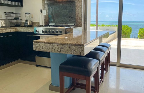 Puerto Juarez Villa | CANCUN 4BR Oceanfront La Perla Villa
