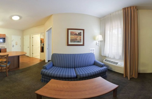 Augusta Hotel | Candlewood Suites Augusta by IHG