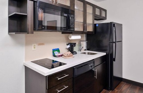 Beaumont Hotel | Candlewood Suites Beaumont by IHG