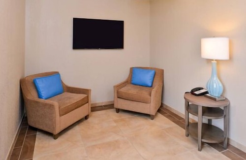 Beaumont Hotel | Candlewood Suites Beaumont by IHG