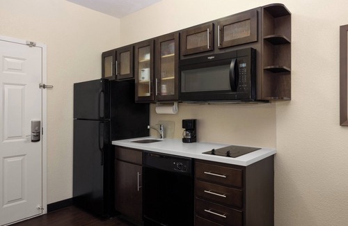 Bismarck Hotel | Candlewood Suites Bismarck by IHG