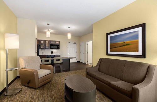 Bismarck Hotel | Candlewood Suites Bismarck by IHG