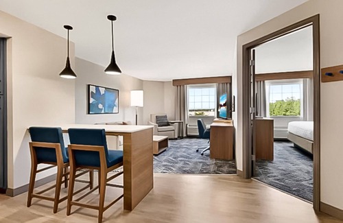 Champaign Hotel | Candlewood Suites Champaign-Urbana University Area by IHG