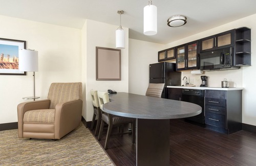 Columbia Hotel | Candlewood Suites Columbia East by IHG
