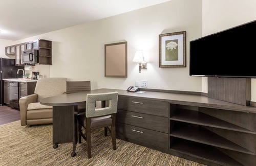 Davenport Hotel | Candlewood Suites Davenport by IHG