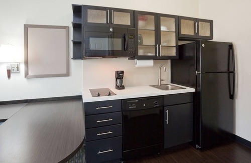 Dickinson Hotel | Candlewood Suites Dickinson ND by IHG