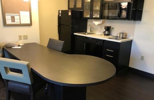 Fort Wayne Hotel | Candlewood Suites Fort Wayne - NW by IHG