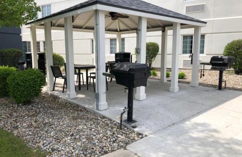 Fort Wayne Hotel | Candlewood Suites Fort Wayne - NW by IHG