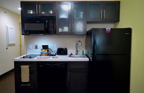 South Arlington Hotel | Candlewood Suites Grand Prairie - Arlington by IHG