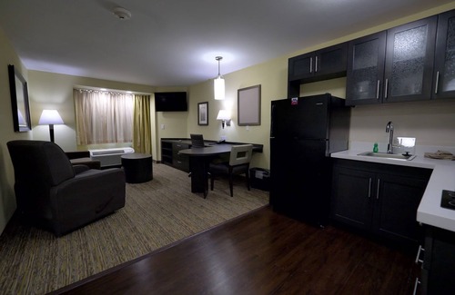South Arlington Hotel | Candlewood Suites Grand Prairie - Arlington by IHG