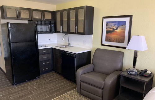 South Arlington Hotel | Candlewood Suites Grand Prairie - Arlington by IHG