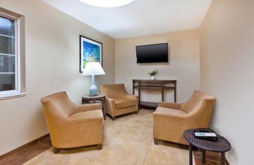 Huntersville Hotel | Candlewood Suites Huntersville-Lake Norman Area by IHG