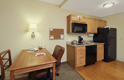 Norfolk - Virginia Beach Hotel | Candlewood Suites Norfolk Airport by IHG