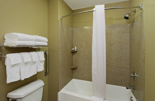 Norfolk - Virginia Beach Hotel | Candlewood Suites Norfolk Airport by IHG