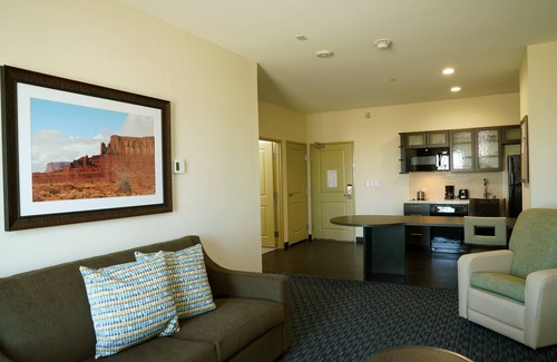 Plano Hotel | Candlewood Suites Plano North by IHG