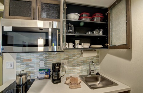 Richmond Hotel | Candlewood Suites Richmond - West Broad by IHG