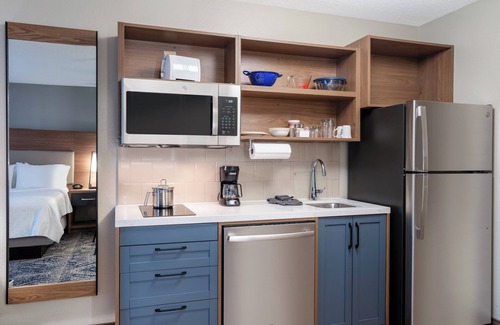 Rockford Hotel | Candlewood Suites Rockford by IHG