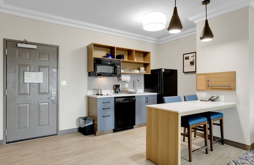 Downtown San Antonio Hotel | Candlewood Suites San Antonio Downtown by IHG