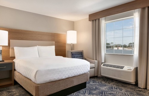 Downtown San Antonio Hotel | Candlewood Suites San Antonio Downtown by IHG