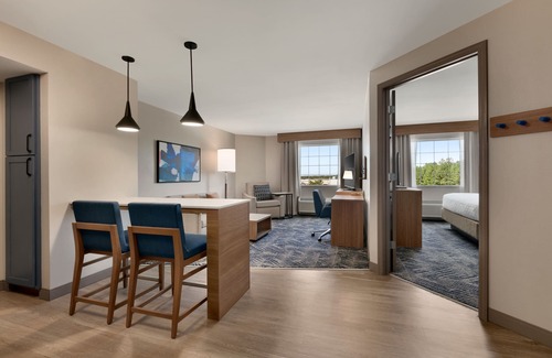 Downtown San Antonio Hotel | Candlewood Suites San Antonio Downtown by IHG