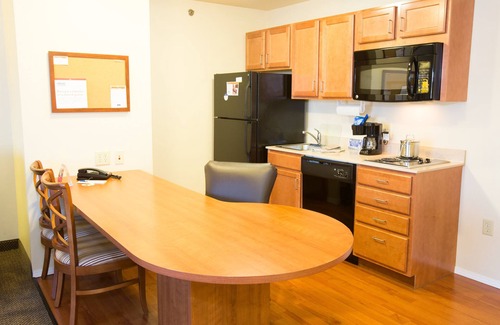 Springfield Hotel | Candlewood Suites Springfield by IHG