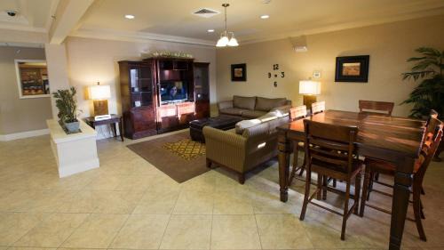 Springfield Hotel | Candlewood Suites Springfield by IHG