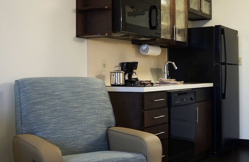 Vancouver Hotel | Candlewood Suites Vancouver-Camas by IHG