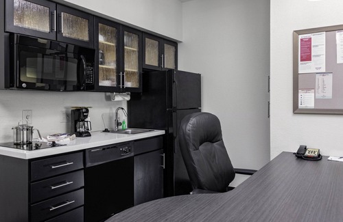 Warner Robins Hotel | Candlewood Suites Warner Robins/Robins AFB by IHG