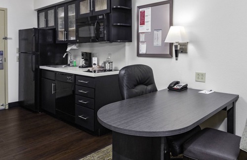 Warner Robins Hotel | Candlewood Suites Warner Robins/Robins AFB by IHG