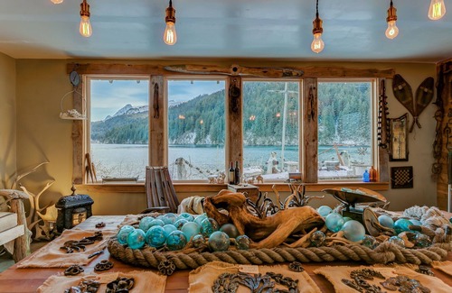Seldovia Village Cabin | Cannery Cabin, 2 Beaches, wildlife, kayaks, bear viewing, glacier experience!