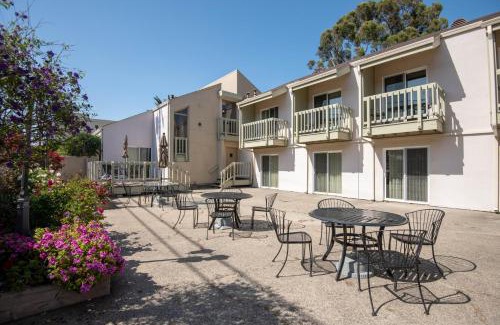 Lighthouse District Hotel | Cannery Row Inn
