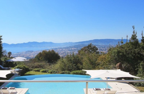Cannes City Centre Villa | Cannes Californie a luxury villa with panoramic sea view