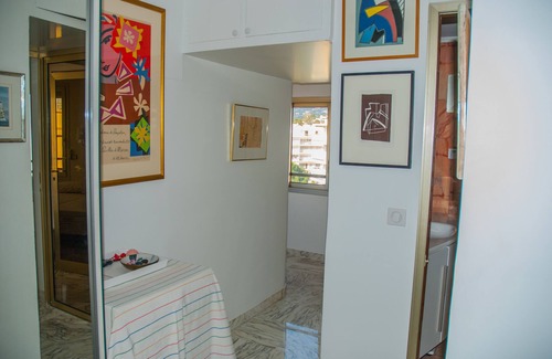 Pointe Croisette Apartment | Cannes Croisette 1 Bedroom Flat On La Croisette, Garage, 7th Floor Loggia.
