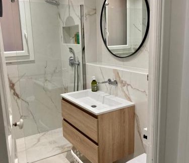 California - Pezou Apartment | Cannes - L'Oustaou