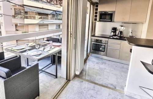 Pointe Croisette Apartment | Cannes: Palm Beach area - 1 bedroom apartment - terrace, sea view