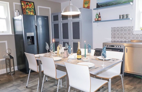 Limavady House | CANNING COTTAGE, with a garden in Limavady