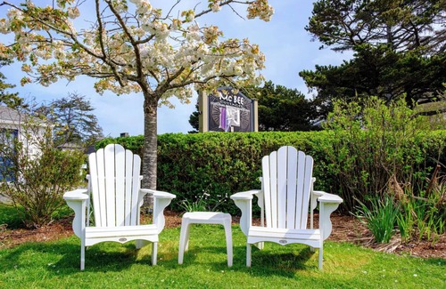 Downtown Cannon Beach Hotel | Cannon Beach Hotel - Classic Queen Room at Cannon Beach Hotel Collection!