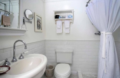 Downtown Cannon Beach Hotel | Cannon Beach Hotel - Standard Quarters at Cannon Beach Hotel Collection!