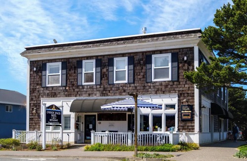 Downtown Cannon Beach Hotel | Cannon Beach Hotel - Standard Quarters at Cannon Beach Hotel Collection!