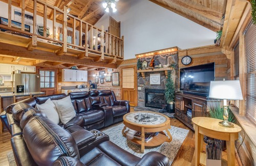 Piney Flats Cabin | CanoeCabin,Bring Watercraft,CoveredSlip@Marina